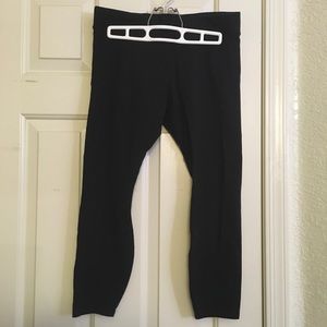 Plain black stretchy leggings
